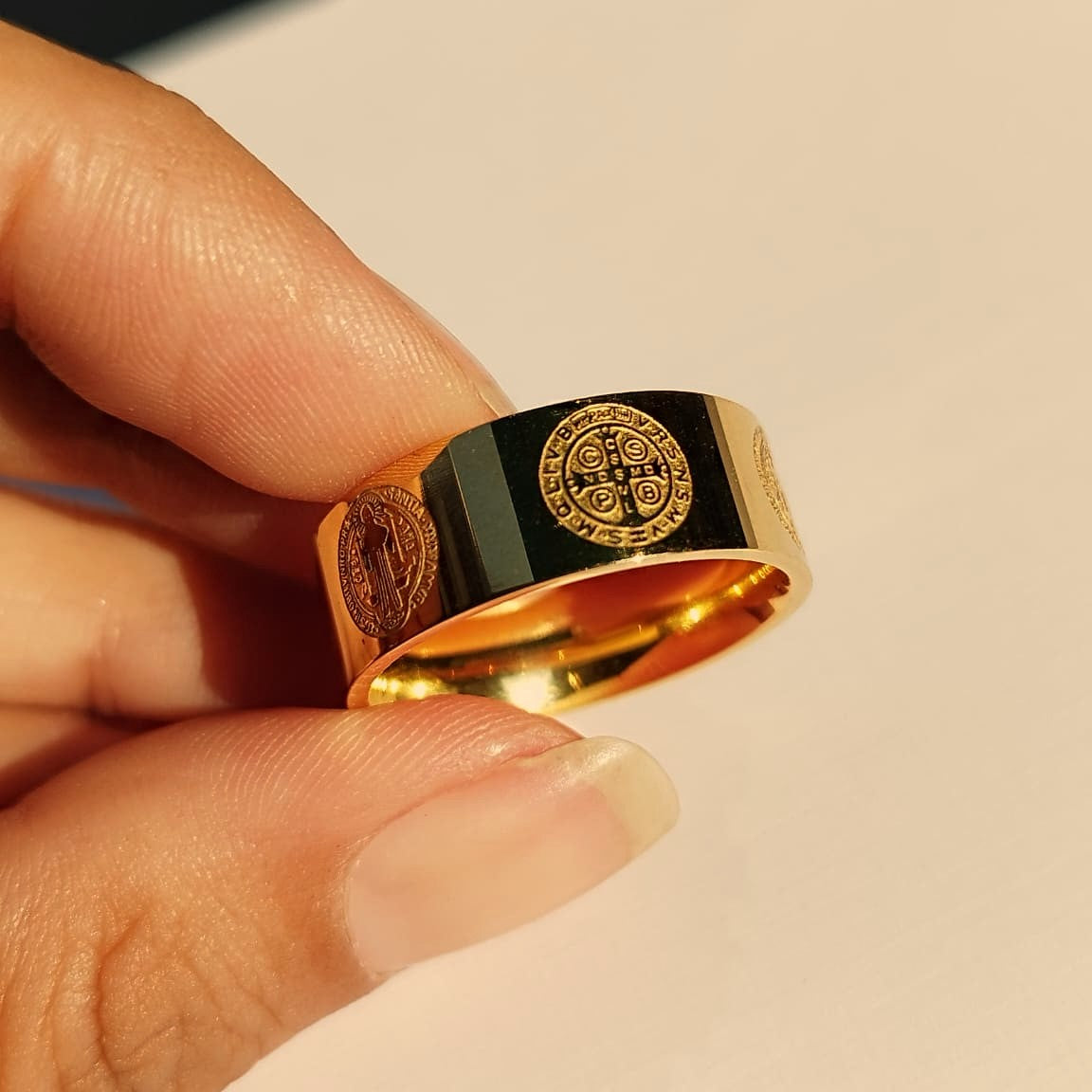 ANILLO SAN BENITO DORADO