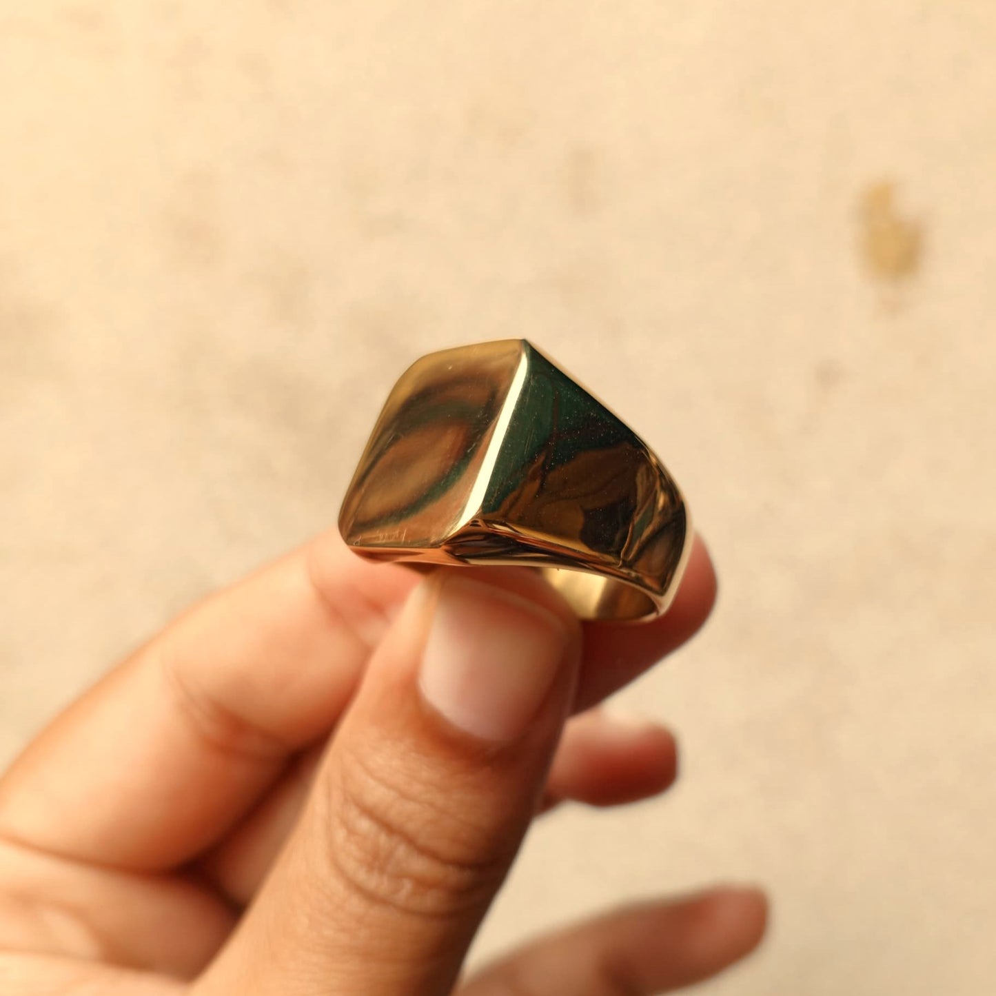 ANILLO DORADO MACIZO