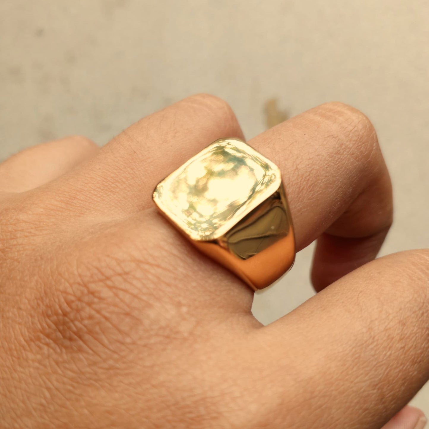 ANILLO DORADO MACIZO