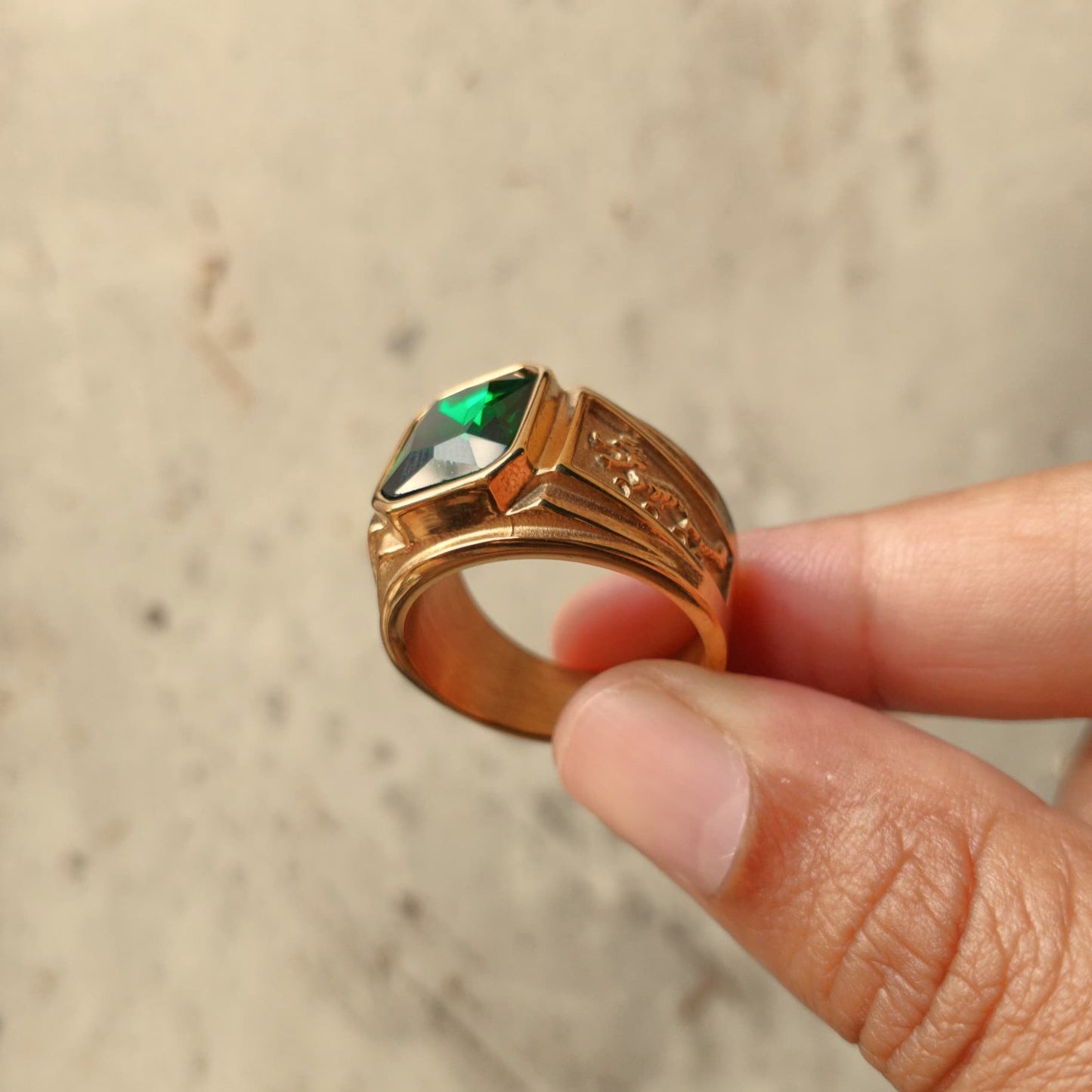 ANILLO DRAGON PIEDRA VERDE