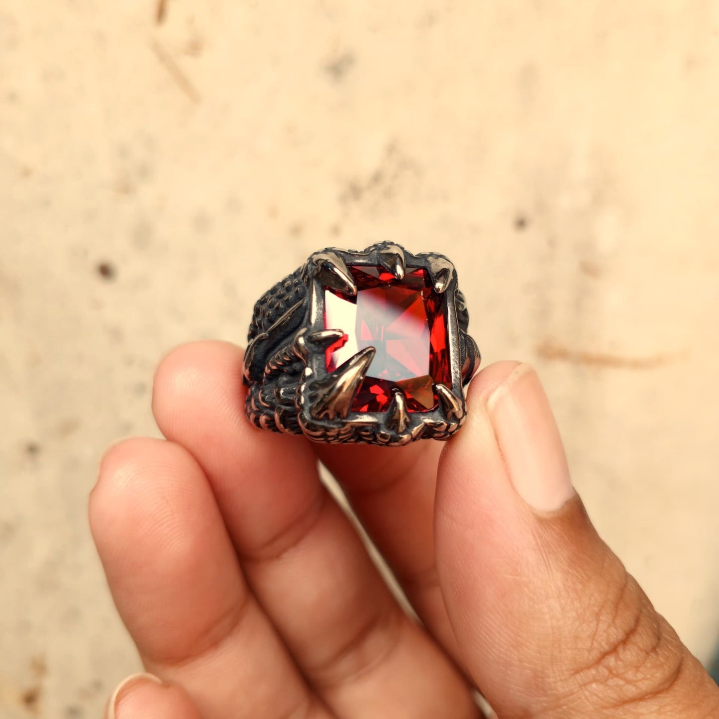 ANILLO GARRA PLATEADO PIEDRA ROJA