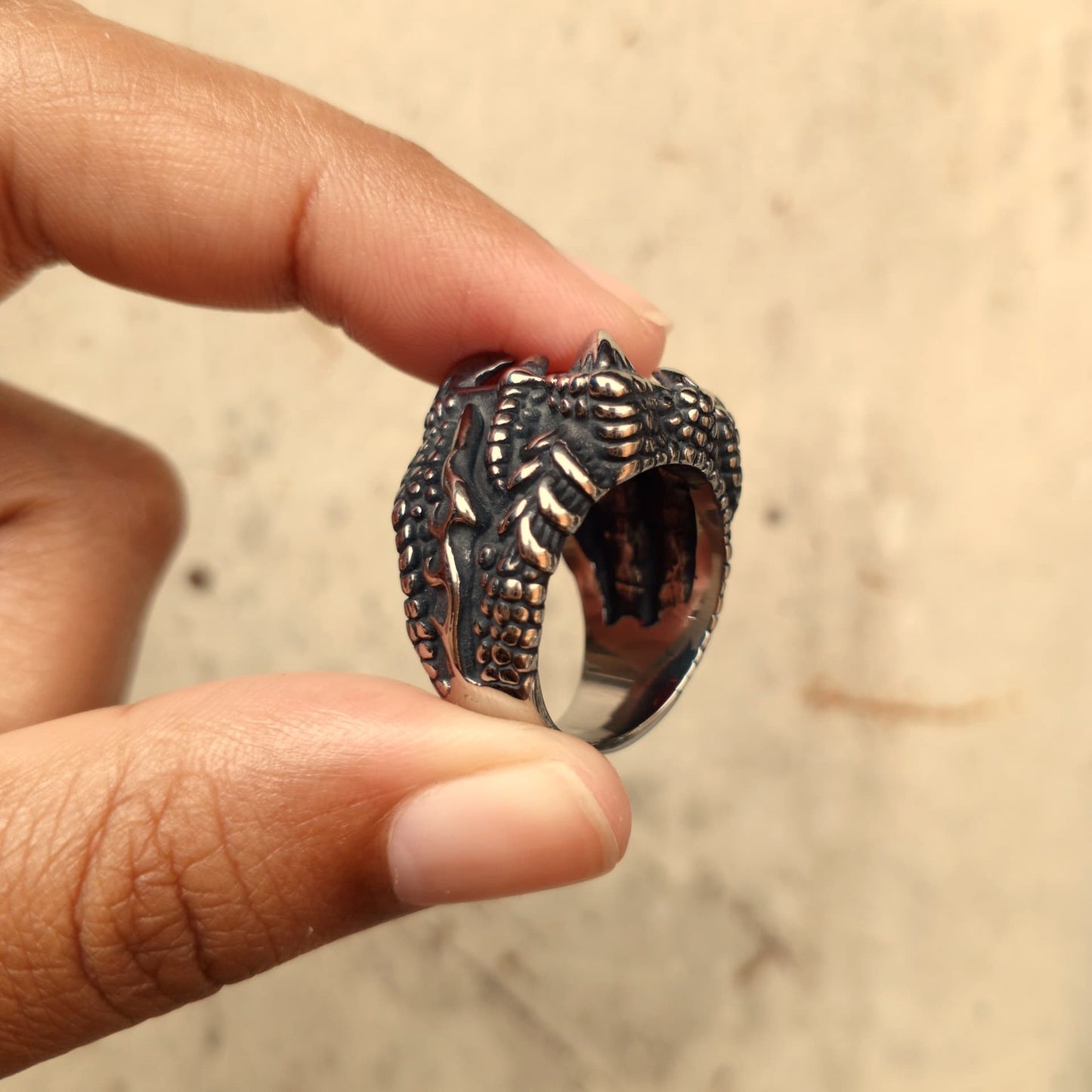 ANILLO GARRA PLATEADO PIEDRA ROJA